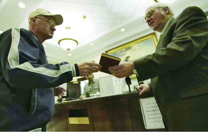 The 65-year-overdue book returned to the library across the country.jpg
