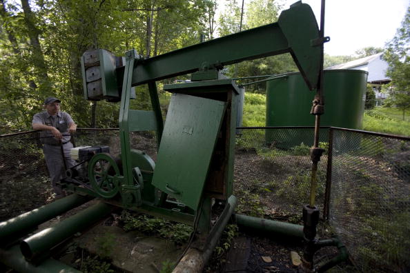 The plunge in oil prices has led to the closure of many low-yield oil wells in the United States.jpg
