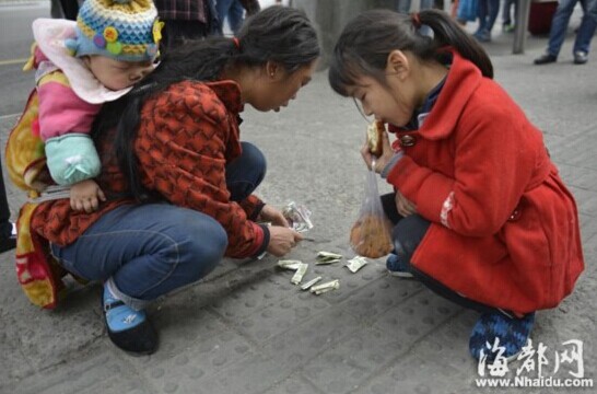 为筹集手术费，中国妇女想要卖掉自己的女儿.jpg