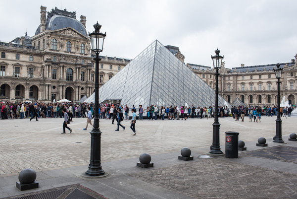 A democratic revolution is taking place in the Louvre .jpg