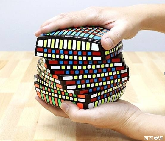 A Hong Kong designer designed a super Rubik’s cube with a total of 1014 color blocks.jpg