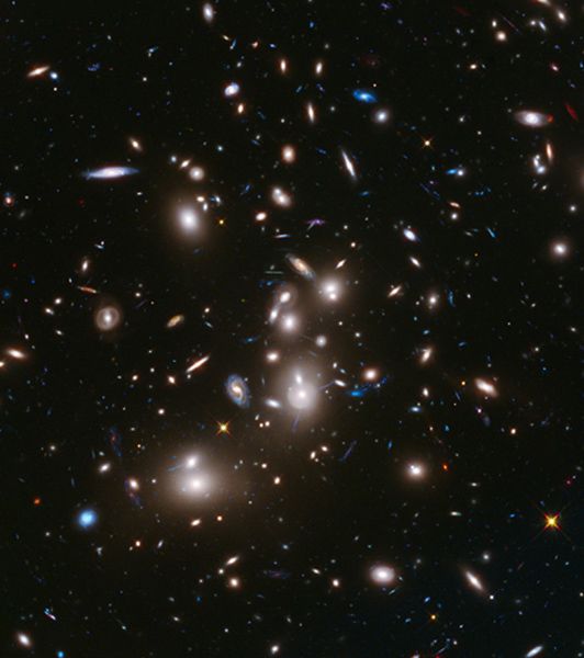 哈勃望远镜拍到130亿年前宇宙之初景象.jpg