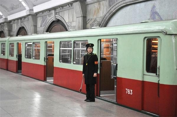 朝鲜地铁站 