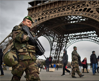 France will deploy 10,000 troops to strengthen domestic security.jpg