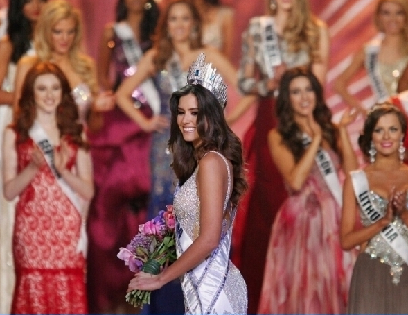 Miss Columbia won the Miss Universe laurel.jpg