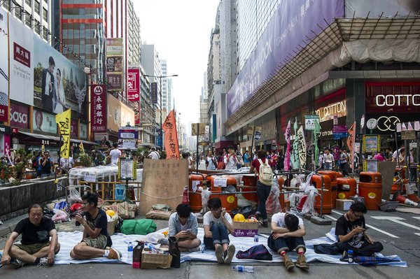 The Hong Kong government wants to use the budget to disperse the haze of Occupy Central.jpg