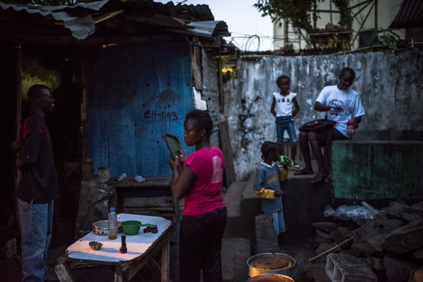 The shadow of Ebola has not faded. Liberia schools resume classes one after another.jpg