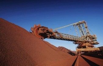 The price of iron ore fell below US$60 per ton.jpg