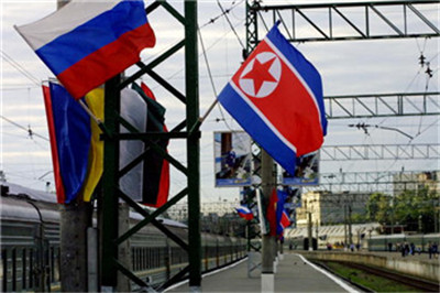 朝鲜与俄罗斯 孤立中的牵手.jpg