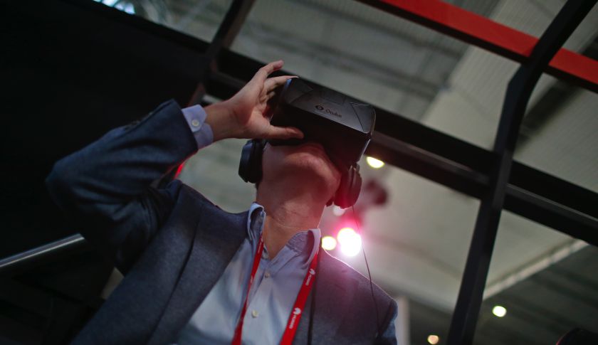 奇异之旅：用Oculus头盔体验虚拟现实