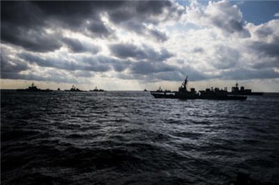Japan and the United States sign the latest defense cooperation guidelines.jpg