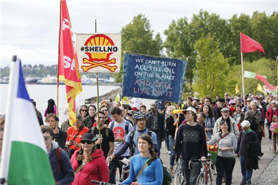 The U.S. government approves Shell's oil extraction in Arctic waters.jpg