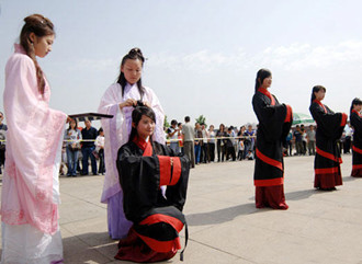 Chinese and English bilingual talks on Chinese folk customs Issue 2: Coming-of-age ceremony.jpg