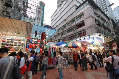 Hong Kong shopping street store rents will drop by nearly 20%.jpg
