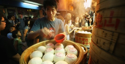 Why Hong Kong Baozi Shop can steam 10,000 buns a day.jpg