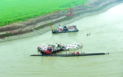 A search and rescue operation for a shipwreck in the Yangtze River is underway.jpg