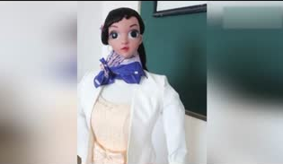 美女机器人老师登上大学讲台.png