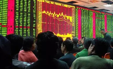 The boom in the Chinese stock market has led to the influx of a large number of rookie investors .jpg