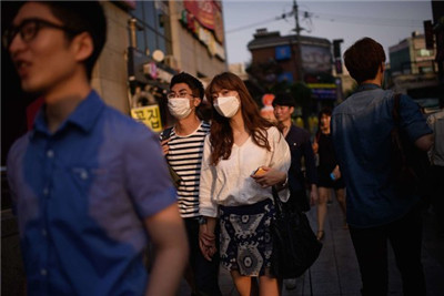 South Korea will investigate all hospitalized patients with pneumonia to control the MERS epidemic.jpg