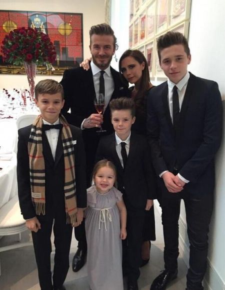 In a blink of an eye, the 16th anniversary of the Beckham family portrait show sweet .jpg