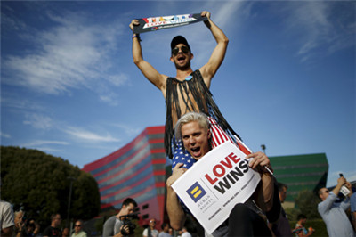 The United States Supreme Court also raised the rainbow flag. US court hands victory to love.jpg