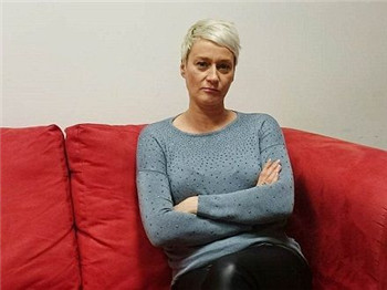 A British woman was charged £120,000 for writing a negative review.jpg