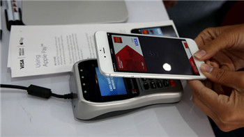 What is the experience of spending money with Apple Pay?.jpg