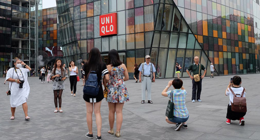 Beijing police detained four Uniqlo video spreaders.jpg