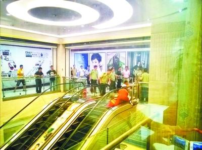 A woman in Jingzhou was involved in the elevator and died. Be careful of the elevator killer.jpg