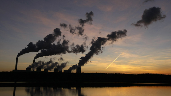 The political calculation behind Obama's clean power .jpg