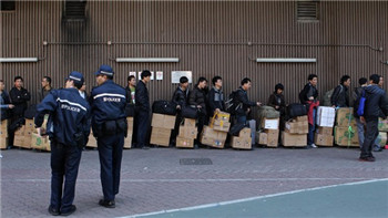 Hong Kong will build a temporary shopping city for mainland tourists.jpg