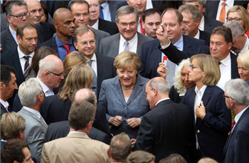 The German parliament approved a new round of Greek rescue plan .jpg