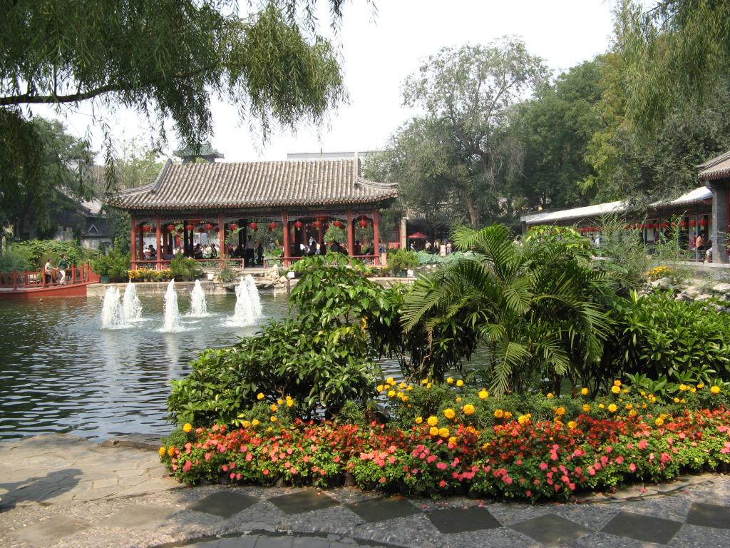 中英双语话中国旅游亮点 第11期:北京故宫御花园