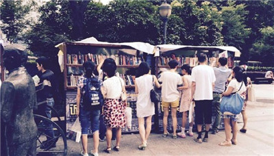 China’s first "honest bookstore" appeared on the streets of Nanjing .jpg