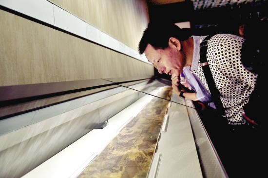 故宫展出《清明上河图》 引来游客"故宫跑".jpg