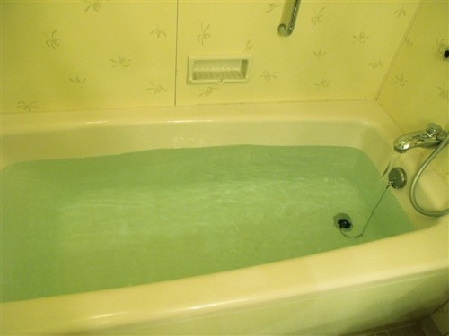 日本家庭共用一个浴缸泡澡