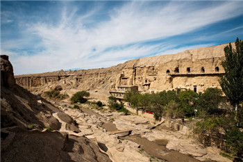 Dunhuang Grottoes, a palace of art baptized by yellow sand for a thousand years.jpg