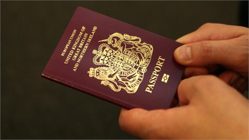 卡梅伦:英国访客签证有效期延至两年
