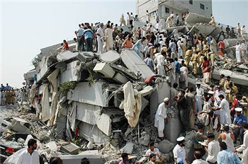 巴基斯坦和阿富汗评估震灾损失.jpg