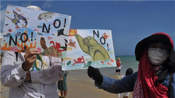 The U.S. military base ignites the Okinawa independence debate.jpg