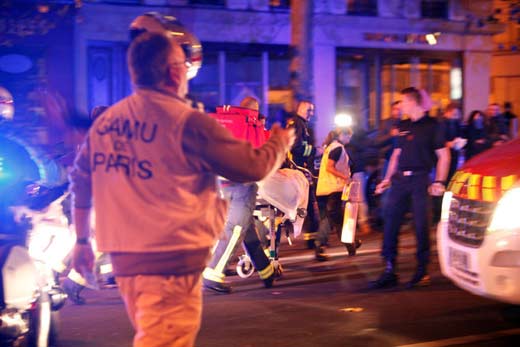 女子在巴黎恐袭中装死逃生2.jpg