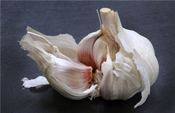 The sweat smell of men who eat garlic is more attractive to women.jpg