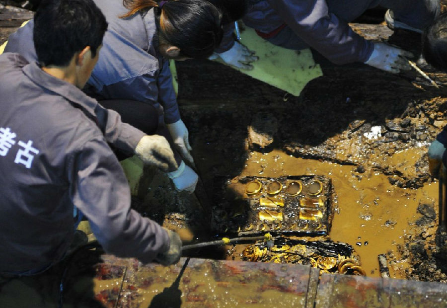 A pile of gold excavated from the Tomb of Haihunhou of the Western Han Dynasty in Nanchang.jpg