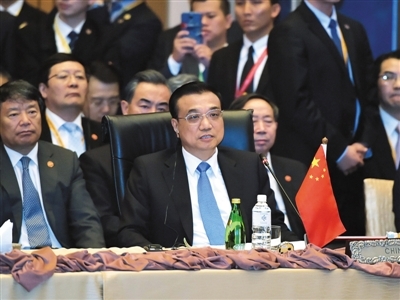 Li Keqiang puts forward a five-point proposal on maintaining peace and stability in the South China Sea.jpg