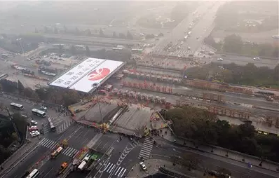 My friends are shocked! Beijing Sanyuan Bridge completed its renovation in 43 hours! .jpg