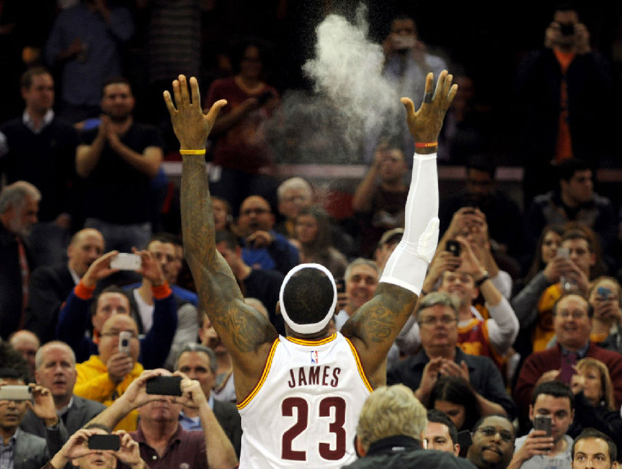 Nike and LeBron James signed a lifetime contract.jpg