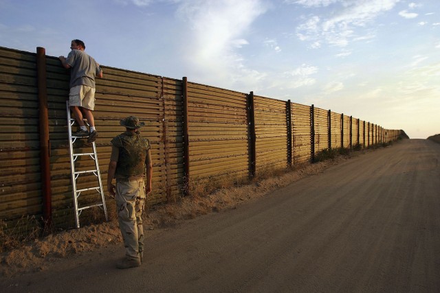 美国-墨西哥隔离墙