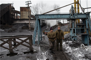 The hidden worries of the decline of China’s coal mining industry and substantial layoffs.jpg