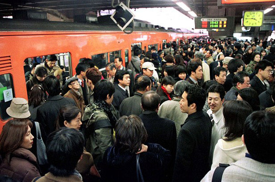 地铁推运工--日本