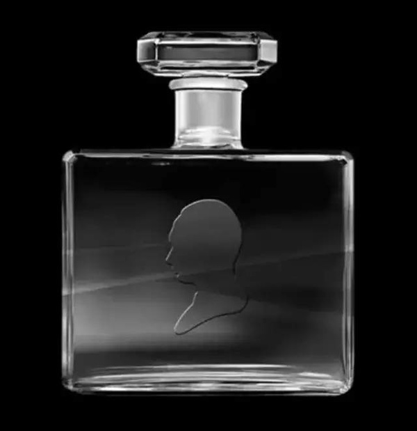 Russian company develops "Putin flavor" perfume: the fragrance is soft and firm.jpg